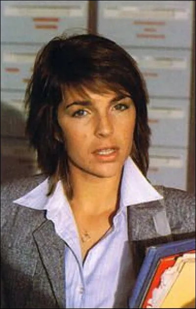 Dans la série télévisée "Pause café", quelle est la profession du personnage incarné par Véronique Jannot ?