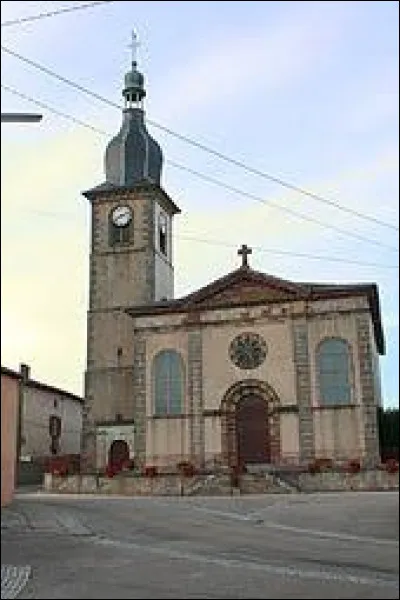 Nous sommes dans le Grand-Est devant l'église Saint-Simon-et-Saint-Jude de Rehaincourt. Village de la communauté d'agglomération d'Épinal, dans la vallée de l'Euron, il se situe dans le département ...