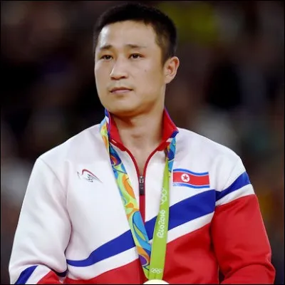 Dans quelle discipline, dans laquelle on peut réaliser un tsukahara, le champion olympique en titre est-il le Nord-Coréen Ri Se-gwang ?