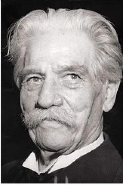 Schweitzer, médecin, pasteur, théologien, philosophe et prix Nobel de la paix en 1965 est-il encore de nationalité allemande après 1919, mort en 1965 ?