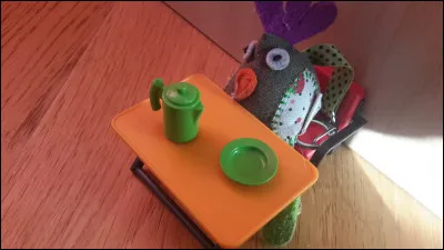 Maintenant, je vais prendre mon petit déjeuner ! 
- Bonjour, un café, s'il vous plaît. 
- Excuse me, I don't speak french...
Mince ! Je ne parle pas anglais ! Aidez-moi à dire : "Je voudrais un café, s'il vous plaît"...