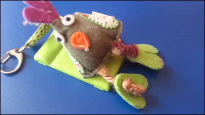 Enfin, je suis allée à la mer, sur une bouée, et je me suis reposée... J'aurais aimé que ces vacances durent plus longtemps, mais j'ai du travail, moi...
19 heures ! Déjà ? ! Je me suis allongée dans ma bouée à 16 h 47...
Combien de temps y ai-je passé ?