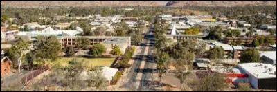 Dans quel pays se trouve la ville d'Alice Springs ?