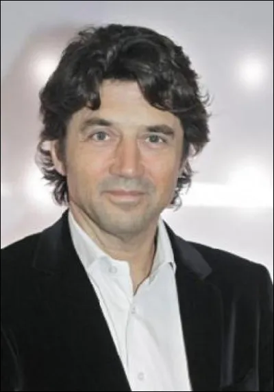 Dans quelle série Bruno Madinier joue-t-il ?