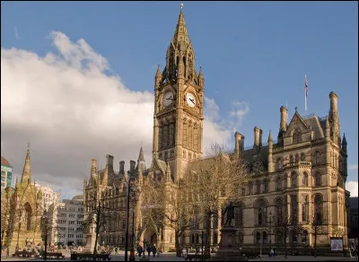 Grande ville anglaise, dans le nord-ouest du pays, centre d'une agglomération de 2,5 millions d'habitants :