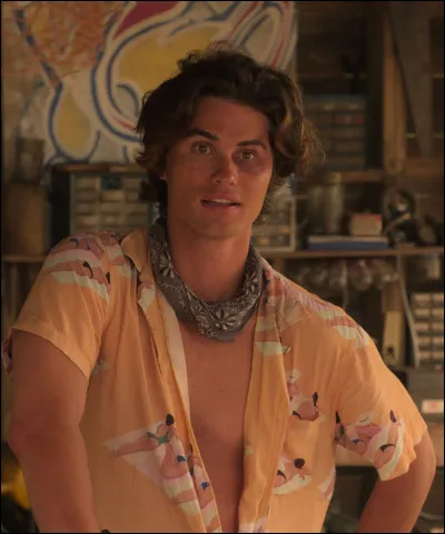 Comment s'appelle la bande d'amis composée de JJ, Pope, John B. et Kiara ?