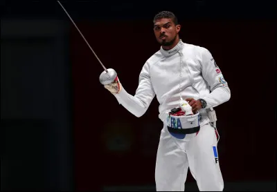 Décrire son équipement de protection en escrime