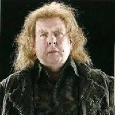 Q : James est un cerf, Sirius est un chien, Remus est un loup-garou et Queudver est un...