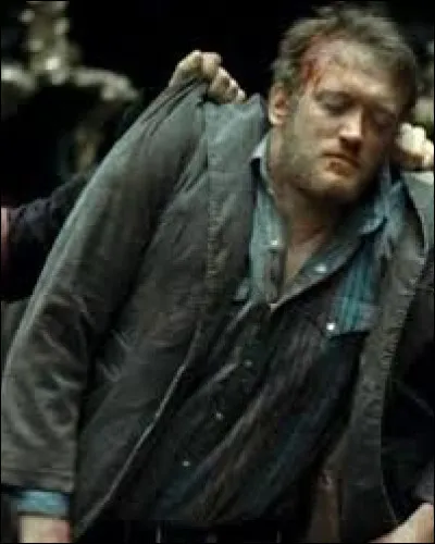 C : Dirk Cresswell travaille au...