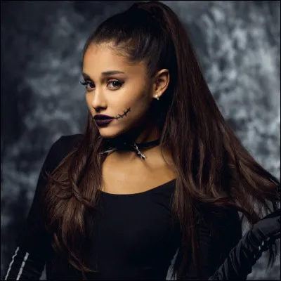 À Halloween, ce qu'Ariana préfère, c'est...