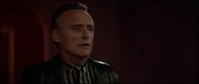 Quel est le personnage joué par Dennis Hopper dans "Blue Velvet" ?