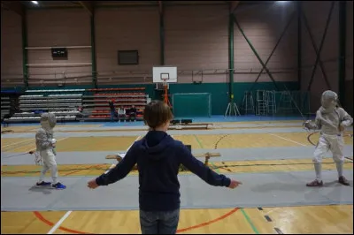 Coopérer veut dire :