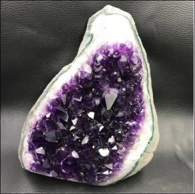 Quelle est cette pierre ?