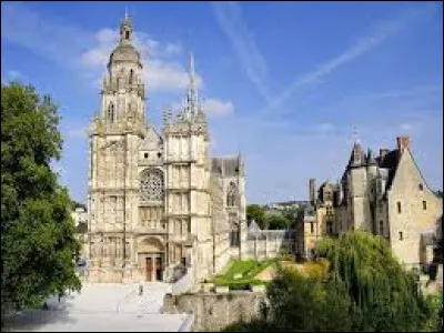 Dans quelle ville se situe cette cathédrale ?