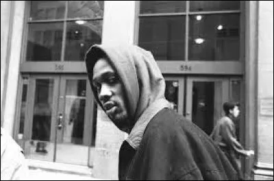 J'ai participé à la B.O de Kill Bill, de Afro Samurai, et à celle de mon propre film "The Man with the Iron Fist" ! Mais avant ça, dans mon dojo à Staten Island, je chapeautais un plan avec 9 terribles rappeurs pour dominer le monde ! Si tu portes des Timberland aujourd'hui, c'est à cause de mon groupe. Qui suis-je ?