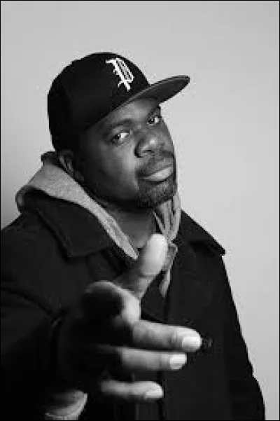 Même si avec mon groupe de La Cliqua, notre premier maxi s'appelle "Conçu pour durer", il faut dire qu'on parle beaucoup moins de moi ces derniers temps. Peu importe, car ma musique a inspiré bien des rappeurs qui sont aujourd'hui sur vos playlists Spotify, de Alpha Wann à S. Pri Noir. C'est aussi ça, être conçu pour durer ! Qui suis-je ?