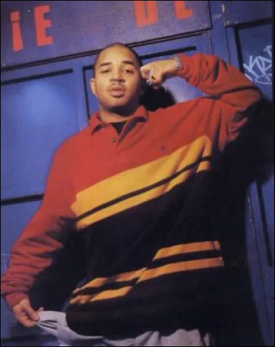 À l'époque où je rappais avec le collectif de Time B.O.M.B, tout le monde était unanime pour dire que j'allais devenir le plus grand rappeur du pays, loin devant mes amis du collectif que sont Oxmo Puccino ou Booba. Mais moi, je n'ai jamais eu envie d'une carrière, je me contentais de rapper par pur plaisir. Pur esthète de cette musique, je prône un "retour aux pyramides". Qui suis-je ?