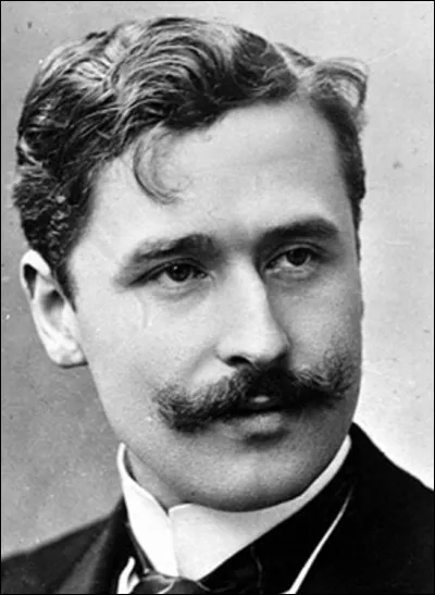 Qui est l'auteur du vaudeville ''La Puce à l'oreille'' ?