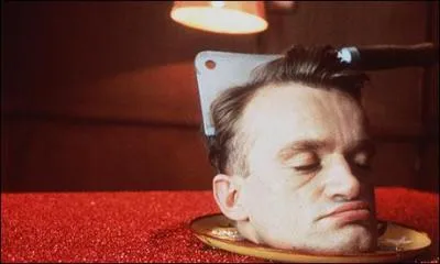 Restons dans le ton. Ce film de Jeunet et Caro nous conte une histoire d'aprs-guerre o les habitants d'un immeuble sont contraints de recourrir au cannibalisme pour survivre.