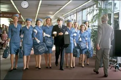 Steven Spielberg nous conte ici l'histoire vrai du plus grand faussaire de tout les temps, interptr par Leonardo Dicaprio.