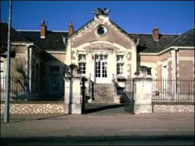 Nous sommes dans le Centre-Val-de-Loire, à Couddes. Commune de l'arrondissement de Romorantin-Lanthenay, elle se situe dans le département ...