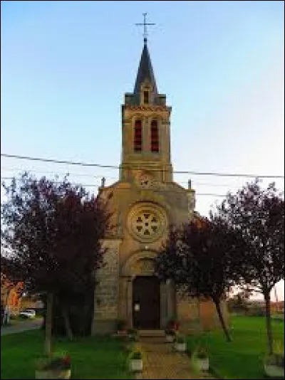 Nous sommes dans le Grand-Est devant l'église Saint-Jean-Baptiste de Frémery. Petit village de 77 habitants, dans le Saulnois, il se situe dans le département ...