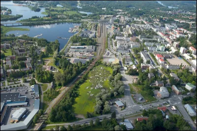 Dans quel pays se trouve Mikkeli, ville de 55 000 habitants ?
