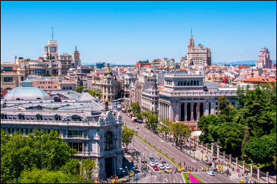 Grande ville de plus de 3 millions d'habitants, capitale de l'Espagne :