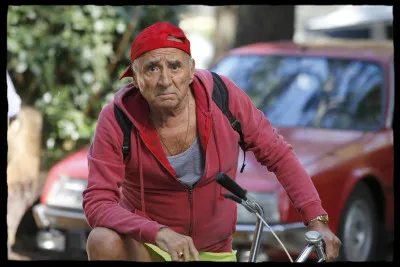 Compléter le diction du film : "Pastis par temps bleu, pastis ... " ?