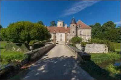 Je vous propose de partir dans le Centre-Val-de-Loire à la découverte du château de Pesselières, à Jalognes. Commune de l'arrondissement de Bourges, elle se situe dans le département ...