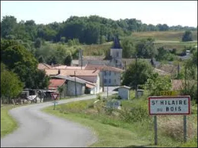 Nous sommes à l'entrée de Saint-Hilaire-du-Bois. Commune Charentaise-Maritime, elle se situe e région ...