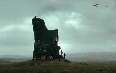 Près de quel village de sorciers se trouve la maison des Lovegood ?