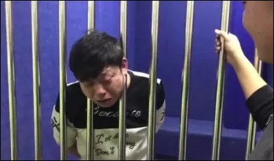 Tu te réveilles dans une cellule de prison.