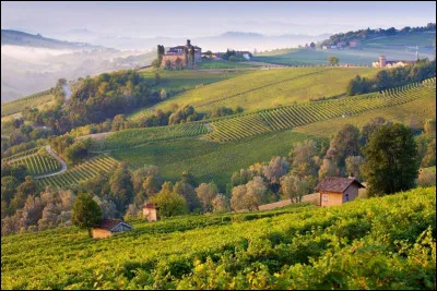 ''Envie'' est une commune de la région du Piémont, dans quel pays est-elle située ?