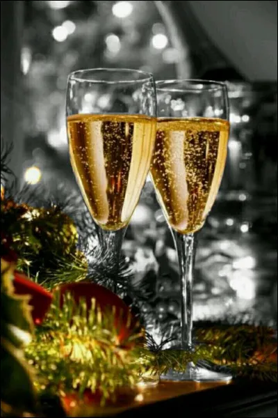 Lotoise prépare elle aussi un cocktail au champagne, elle ajoute un peu de rhum blanc, une liqueur de mandarine, de la limonade, des tranches de citron pour réaliser :