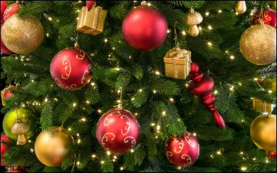 Avant d'accrocher des boules au sapin, que mettait-on ?