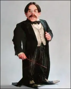 Qui suis-je ? De quelle matire suis-je professeur ? Je gre quelle activit extra scolaire ?