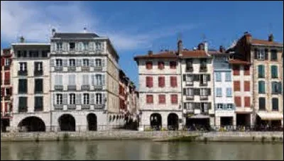 Dans quel département se trouve la ville de Bayonne ?