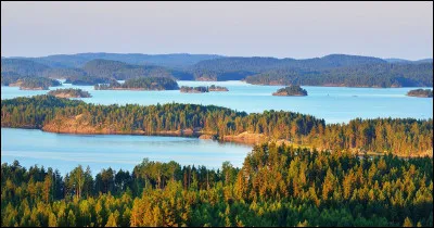 C'est le pays aux mille lacs :