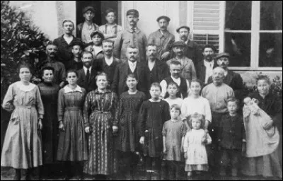 Quel était le rôle des femmes-gardes à la saline ?