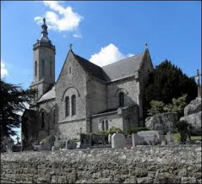 Vous avez sur cette image l'&eacute;glise Notre-Dame-du-Roc de Montautour. Commune bretonne, dans l'arrondissement de Foug&egrave;res-Vitr&eacute;, elle se trouve dans le d&eacute;partement ...