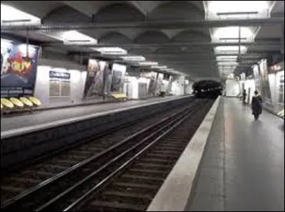 Dénommée initialement station Beaugrenelle à son ouverture le 13 juillet 1913, située sur la ligne 10, elle change de nom le 14 juillet 1945. Renommée station Charles Michels en hommage à ce résistant et député communiste de Paris fusillé le 22 octobre 1941 à Chateaubriand. Dans quel département des Pays de la Loire se situe cette commune ?