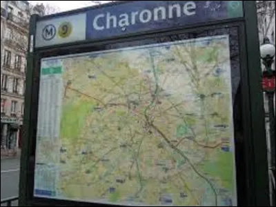 Inaugurée le 10 décembre 1933, la station Charonne se trouve sur la ligne 9. Restée célèbre dans l'histoire pour un cas de violence policière qui eut lieu le 8 février 1962, à l'encontre de personnes manifestants contre l'Organisation armée secrète (OAS) et la guerre d'Algérie, combiens de personnes y laissèrent la vie ?