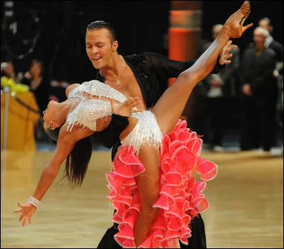 Quelle danse ne fait pas partie des danses sportives ?