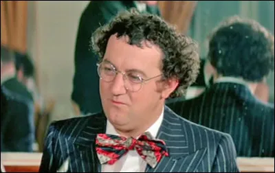 Avec quel acteur partage-t-il l'affiche du film ''L'Aile ou la Cuisse'' ?