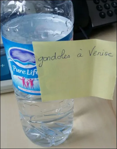 Retour à la chanson de variété (années "Ring Parade", Guy Lux, paillettes et cols pelle-à-tarte...)