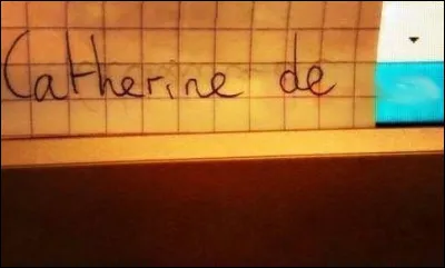 Et la meilleure pour la fin (espérons-le) : nous cherchons un personnage historique, lequel se devra d'être ponctuel !