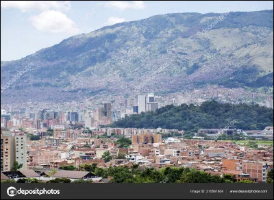 Un peu de géographie avec la chanson "Medellín". Medellín est la capitale d'Antioquia, mais dans quel pays se situe ce département ?