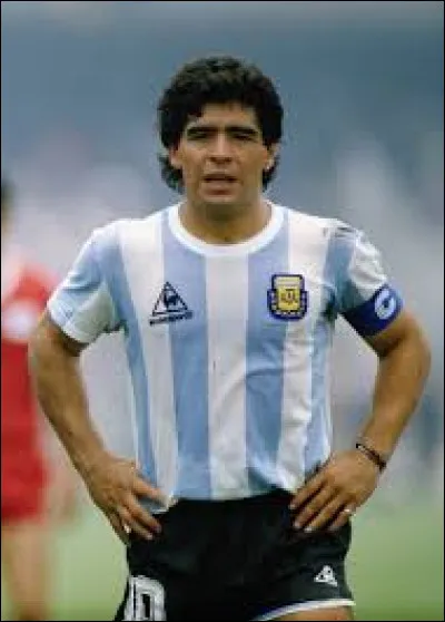 Combien de sélections Diego Maradona compte-t-il avec l'équipe nationale d'Argentine ?