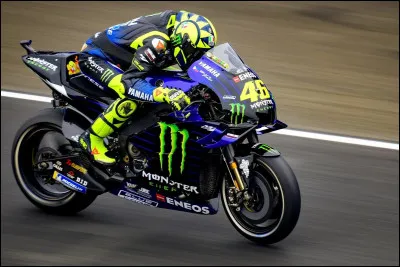 Sur quelle moto Valentino Rossi a-t-il été champion du monde pour la première fois ?